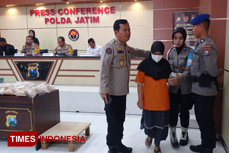 akitan-bom-ikan-dijual.jpg