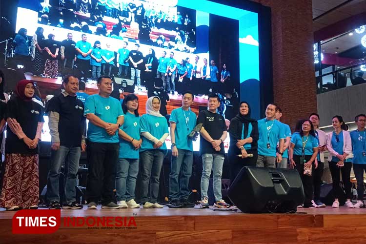 Anak-anak berkebutuhan khusus tampil dalam panggung Walk For Autism 2024 di Pakuwon Mall Surabaya, sebuah program persembahan JCI East Java, Senin (29/7/2024). (Foto: Lely Yuana/TIMES Indonesia)