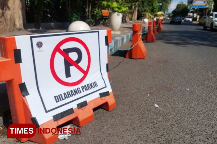 Penegakan Aturan Parkir di Jalan Suroyo, Probolinggo Diperketat