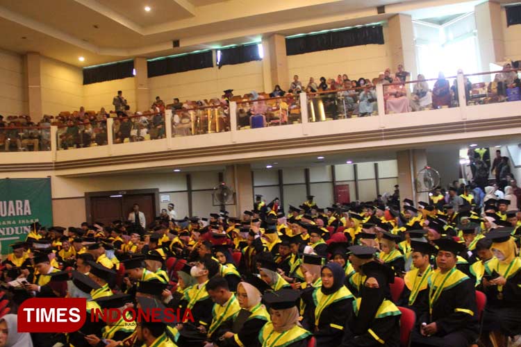 Sekolah Tinggi Agama Islam (STAI) menggelar sidang senat terbuka wisuda ke-28 untuk lulusan program sarjana dan magister, Selasa (30/7/2024). (Foto: Deni Supriatna/TIMES Indonesia)