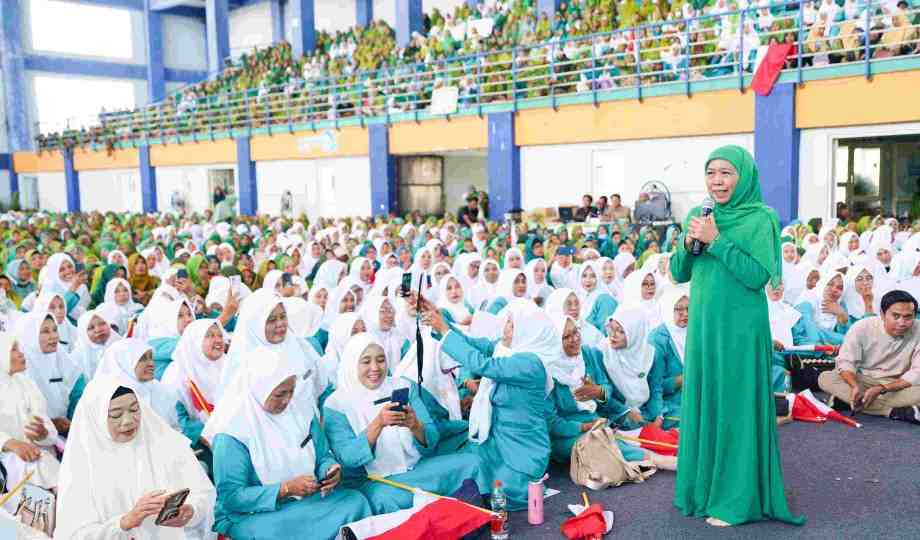 Ketum Muslimat NU Hj Khofifah di acara Istighatsah di Lamongan. (Foto: TI Photo Network)