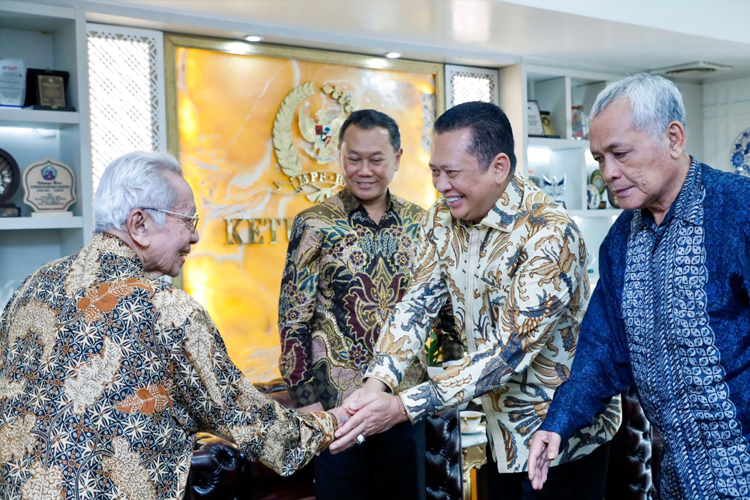 Ketua MPR RI Bambang Soesatyo setelah menerima delegasi dari Forum Komunikasi Masyarakat Peduli Sejarah di Jakarta, Selasa (30/7/24).