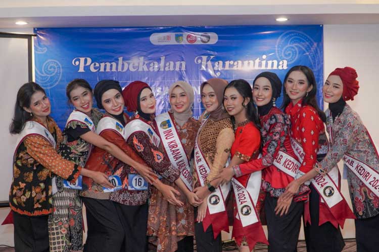 Para finalis Inu Kirana Kabupaten Kediri saat berfoto bersama (foto: dok Favehotel Kediri)