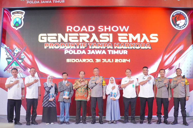 Kapolda Jawa Timur Irjen Pol Imam Sugianto saat membuka Road Show Generasi Emas Tanpa Narkoba di Sidoarjo. (Foto: Dok Humas Polda Jatim)