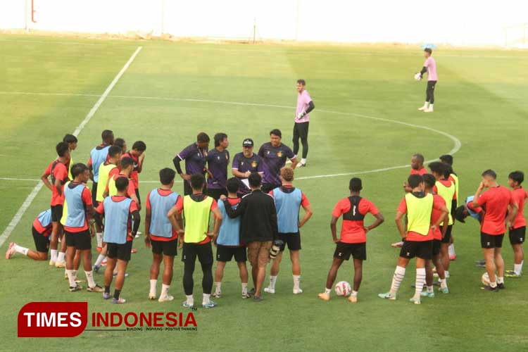 Skuad Persik Kediri saat berlatih di Gelora Daha Jayati (foto: Yobby/TIMES Indonesia)