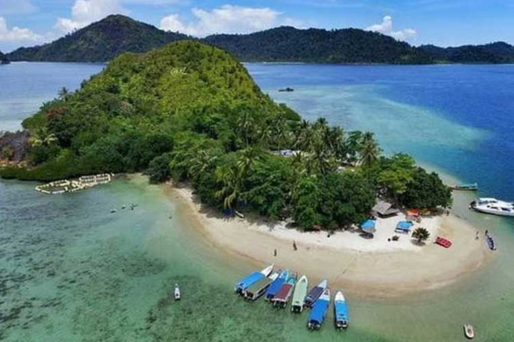 Exploring Mandeh Island: The Raja Ampat of West Sumatra