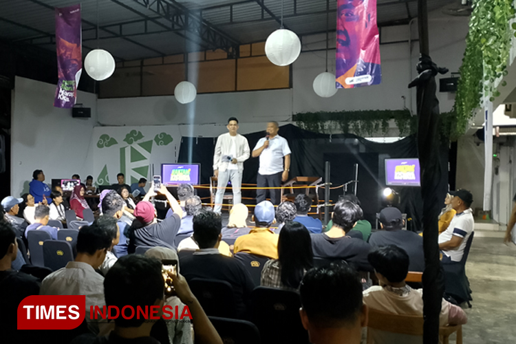Calon Bupati Sleman Harda Kiswaya saat menghadiri acara Hantam Kiswaya di Rakjat Coffee and Eatery, Dabag, Condongcatur, Sleman, Yogyakarta, Rabu (31/7/2024). (Foto : Rahadian/ TIMES Indonesia)