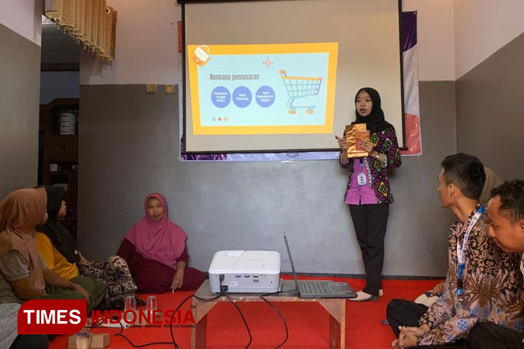 Penyampaian-materi-unipma.jpg