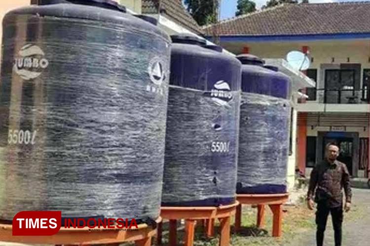 Posko-ini-juga-disiagakan-personel-24-jam-dan-sejumlah-tandon-untuk-distribusi-air-bersih-B.jpg