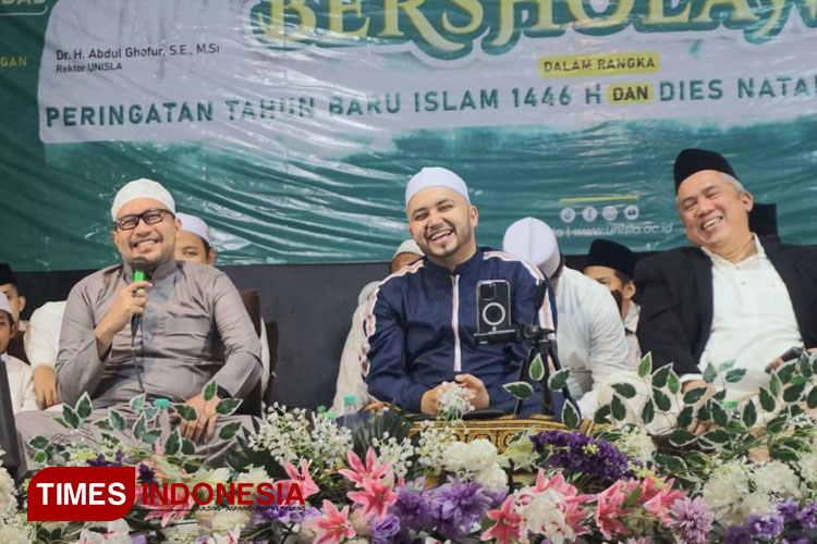 Unisla Bersholawat. Rabu (31/7/2024). (Foto: AJP Unisla for TIMESINDONESIA)