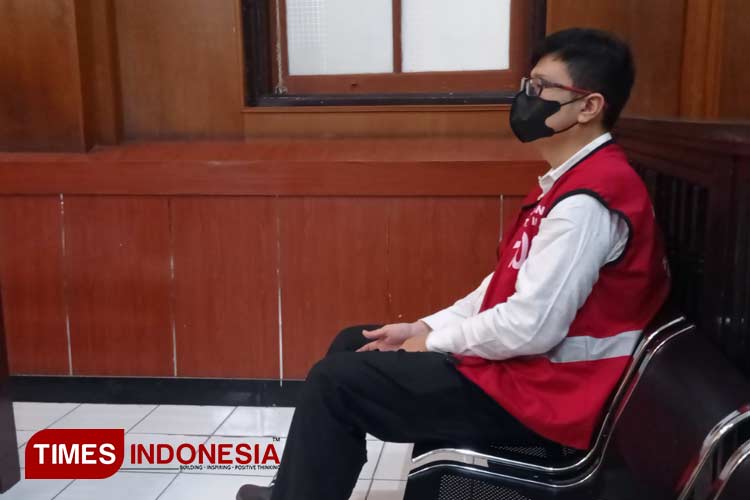 Gregorius Ronald Tannur dalam sidang putusan di Pengadilan Negeri (PN) Surabaya. (Foto: Hamida/TIMES Indonesia)