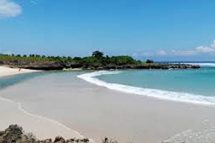Pantai Bukambero di Kabupaten Sumba Barat Daya. (FOTO: Budaya Sumba)