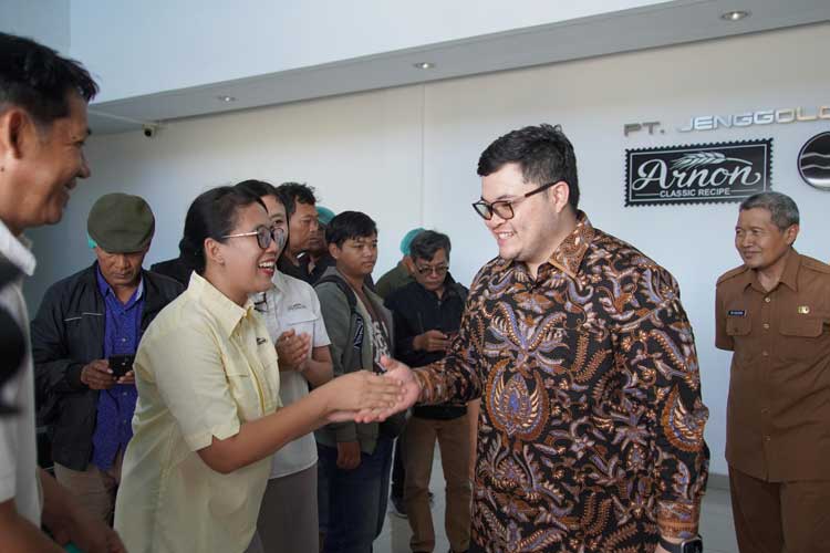 Bupati Kediri saat bertemu dengan perwakilan pabrik roti Jordan (Foto: Diskominfo Kabupaten Kediri)