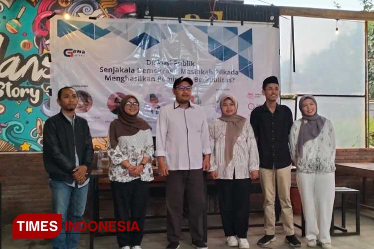Dr Khoiron (tengah) didampingi para narasumber seusai Diskusi Publik yang selenggarakan GAWA Lelaku. (Foto: Hainor/TIMES Indonesia)