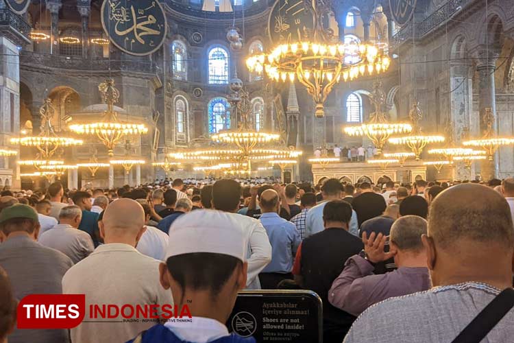 Kemegahan-Masjid-Aya-Sofya-b.jpg