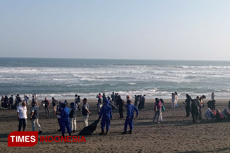 Pantai-Pelangi-Bantul.jpg