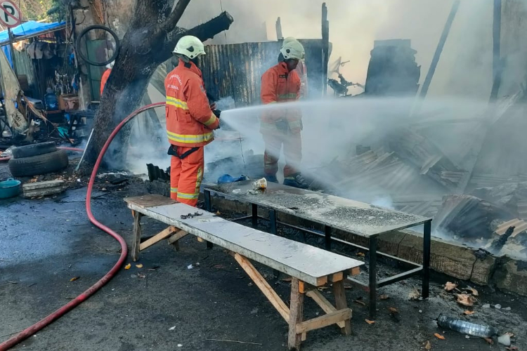 Bengkel di Surabaya Terbakar, 4 Motor Hangus