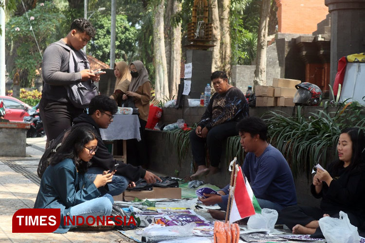 Jelang PKKBM Universitas Brawijaya, Jalan Veteran Dipenuhi Lapak Perlengkapan Ospek