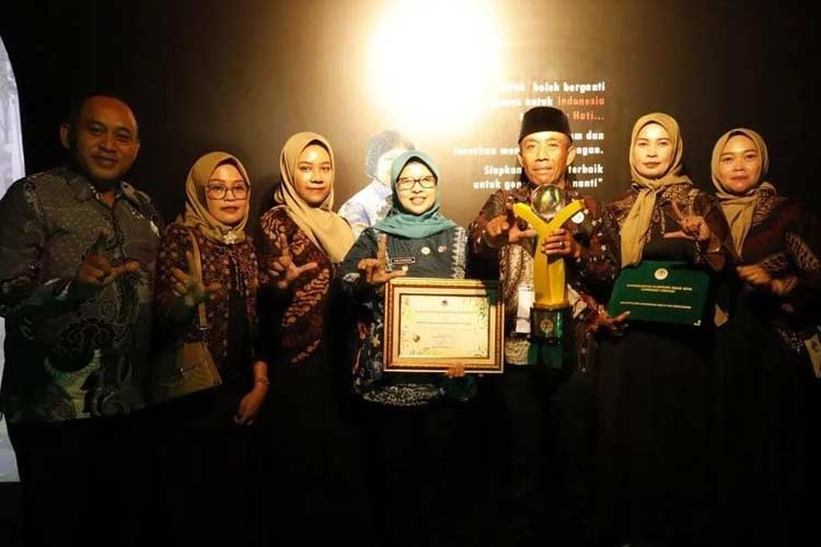 Kabupaten Blitar kembali mencatatkan prestasi membanggakan di tingkat nasional dengan meraih dua penghargaan dalam Program Kampung Iklim (ProKlim) pada Festival LIKE. (Foto: Diskominfo Pemkab Blitar)