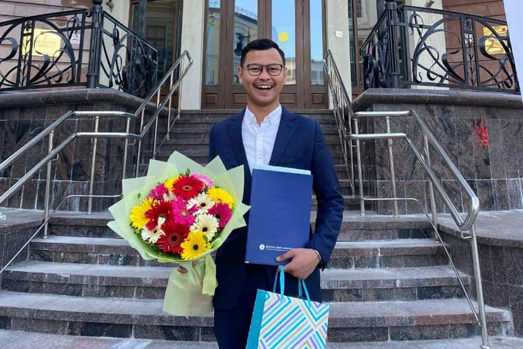 Lulus Kuliah di Rusia, Alumni UB Ini Ingin Membangun Indonesia