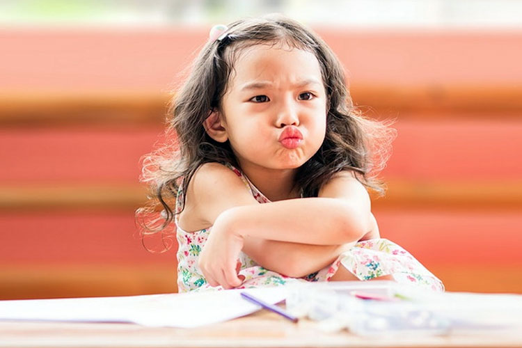 Ilustrasi - mengenali penyebab anak menjadi manja (Foto: ibupedia)