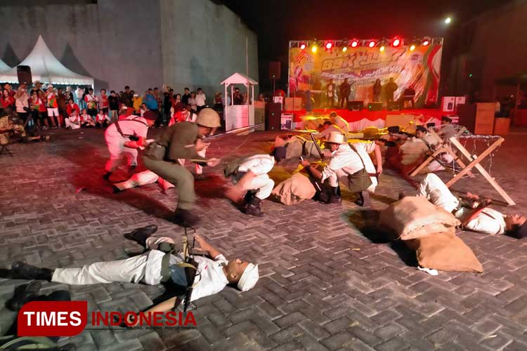 Teatrikal Malang Bumi Hangus Meriahkan Istana Dieng Malang