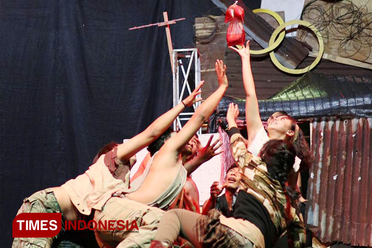 Teater Institut Guncang Penonton saat Pentas di Jombang