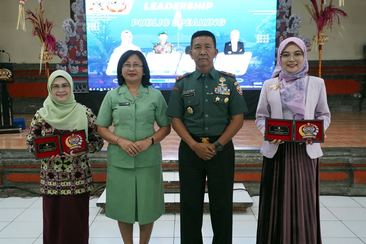 Prajurit Korem 163/Wira Satya Dibekali Materi Leadership dan Public Speaking
