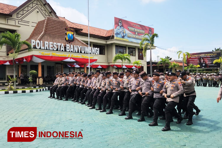 Personil Polresta Banyuwangi sedang dilatih dalam kemampuan Dalmas. (FOTO: Humas Polresta Banyuwangi For TIMES Indonesia)