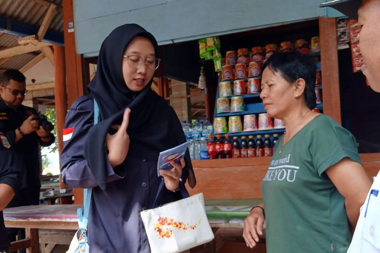 Sosialisasi Gempur Rokok Ilegal, Jadikan Pantai Nganteb Tumpakrejo Gedangan Bebas Rokok Ilegal