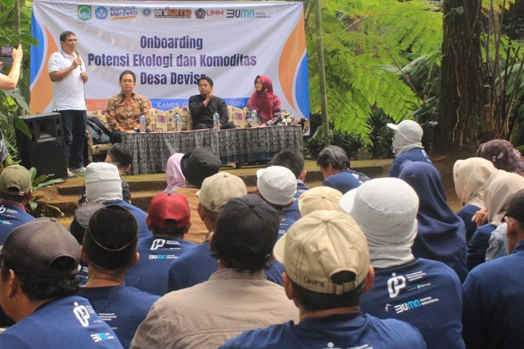 Pemaparan Direktur Utama PT PPI mengenai edukasi pentingnya Desa Devisa bagi Perekonomian Masyarakat Desa (FOTO: Unikama Malang)