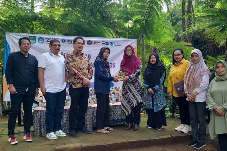 Penyerahan-bibit-Jahe.jpg