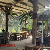 Cafe Pipir Lepen: A Riverside Retreat in Malang