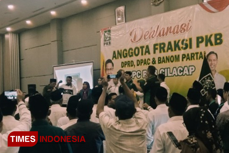 Deklarasi para pengusung Syamsul Auliya Rachman dan Sindy Syakir. (FOTO: Estanto Prima Yuniarti/TIMES Indonesia)