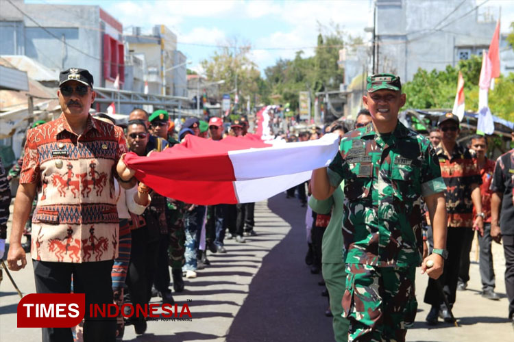 Kerahkan 680 Orang, Arak-arakan Bendera Merah Putih Sepanjang 340 Meter di Sumba Timur