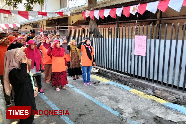 Pedagang Kaki Lima Jalur Gaza Upacara Bendera, Rayakan Kemerdekaan Penuh Harapan