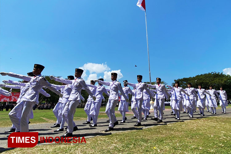 kesuksesan-mengibarkan-bendera-merah-putih.jpg