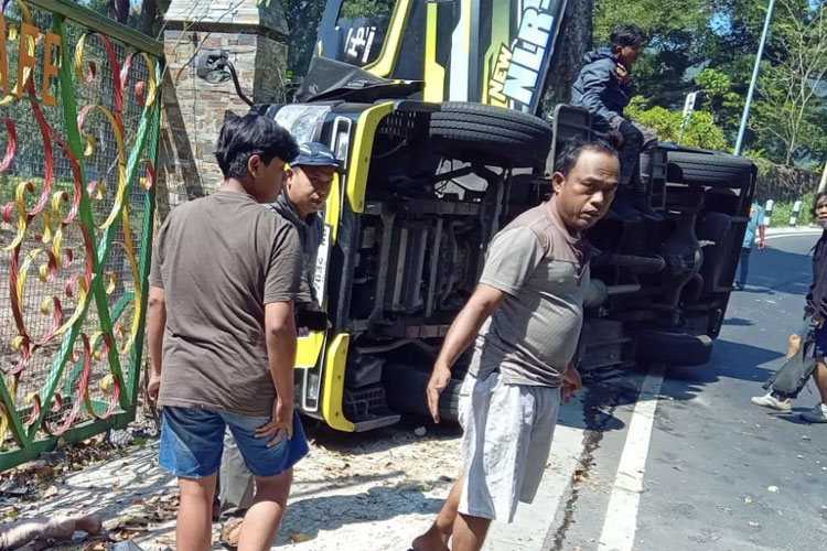 Elf Wisatawan dari Bromo Rem Blong, Dua Orang Meninggal