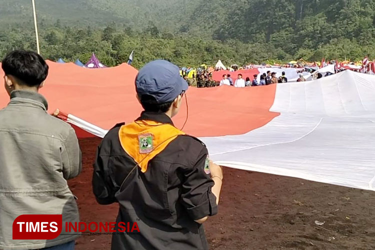 Bendera-Raksasa.jpg