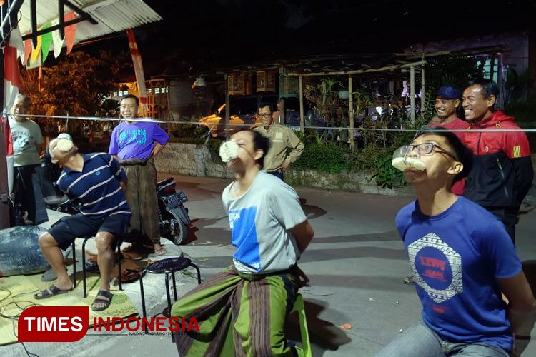 Santuy dan Unik, Lomba Makan Kerupuk Paling Sopan di Dusun Sedan Sariharjo Ngaglik Sleman