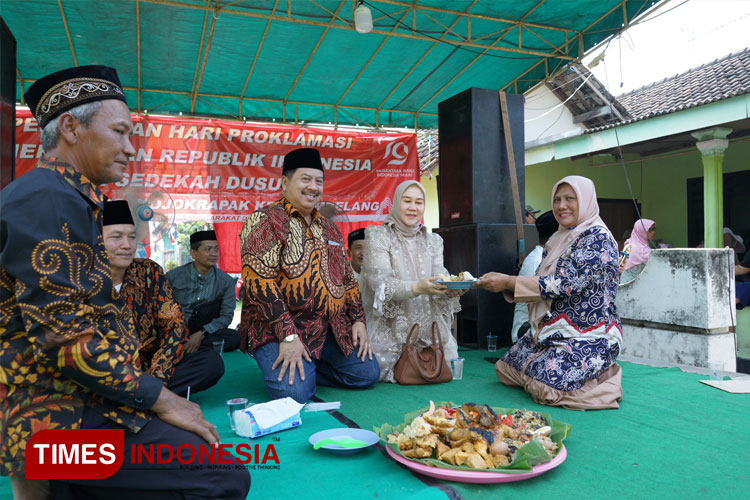 Haru Biru Warnai Perpisahan Warsubi dari Jabatan Kepala Desa Mojokrapak, Pamit Nyalon Bupati Jombang