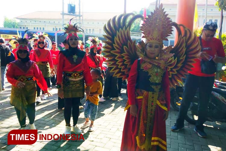 Semarak 'Pitulasan Ing Pasar Jadoel Ngegong' Kota Madiun, Warga Adu Kostum dan Yel-yel