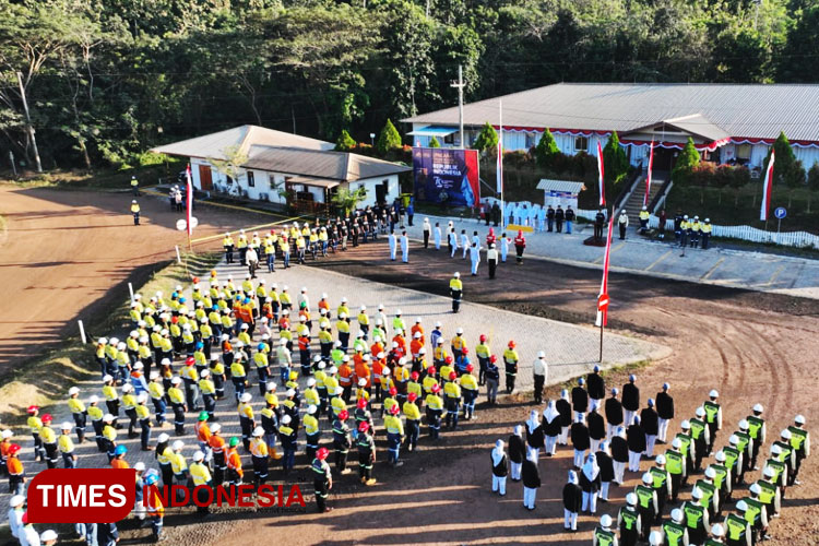 Catatan Unik Hari Kemerdekaan, Warga Banyuwangi Gelar Upacara Bendera Diatas Gunung Emas