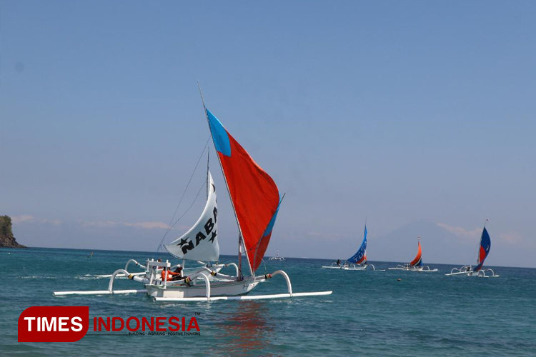 Festival Perahu Layar yang berlangsung di kawasan pantai Pandangan, Desa Malaka, Kecamatan Pemenang, Lombok Utara berjalan meriah. (Hery Mahardika/TIMES INDONESIA)