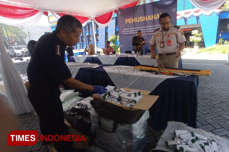 Obat dari Negara Arab Saudi tanpa sertifikasi kesehatan negara setempat dan melebihi kapasitas impor.