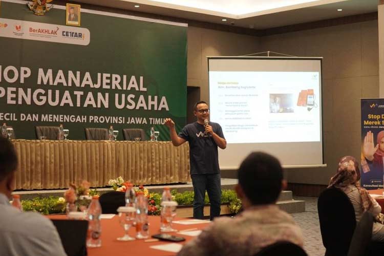 Founder Mebiso, Danton Prabawanto saat kegiatan bersama Fasilitator PLUT se-Jawa Timur di Mojokerto pada Senin (19/8/2024).(Dok.Mebiso)