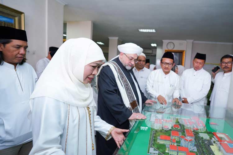 Khofifah undang Syekh Afeefuddin Al Jailani untuk Motivasi Siswa Khadijah Surabaya