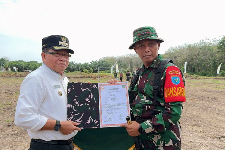 TMMD-KE-121-Seuntai-Darma-Bhakti-Melepaskan-Kegelapan-Desa-Manyahi-a.jpg