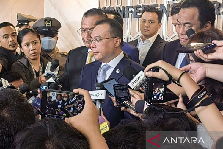 Wakil Ketua DPR RI Sufmi Dasco Ahmad di Kompleks Parlemen, Senayan, Jakarta, Kamis (22/8/2024). (FOTO: ANTARA/Melalusa Susthira K/am.)