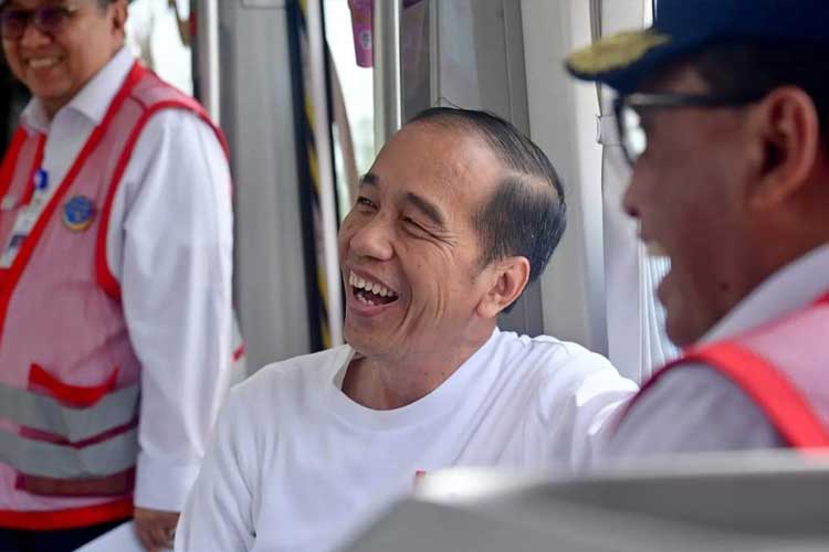 Demonstrasi Pecah, Akademisi Desak Jokowi Minta Maaf ke Rakyat